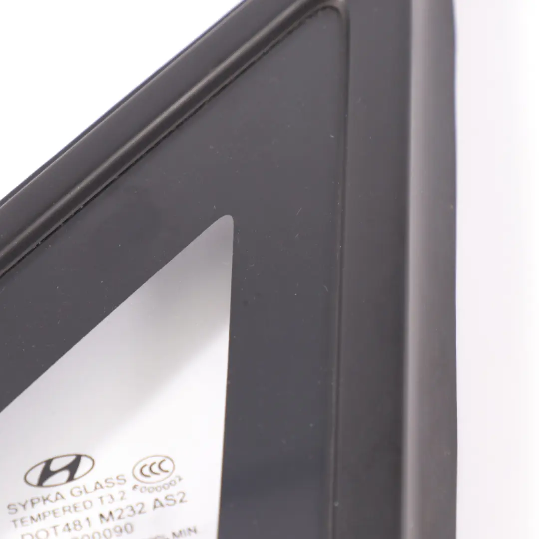 Finestrino laterale anteriore sinistro Triangolo Vetro AS2 per Hyundai H-1 con numero di parte 86170-4H050 Hyundai H-1 Finestrino laterale anteriore sinistro Triangolo Vetro AS2 - SKU 86170-4H050 - Numero di parte 86170-4H050