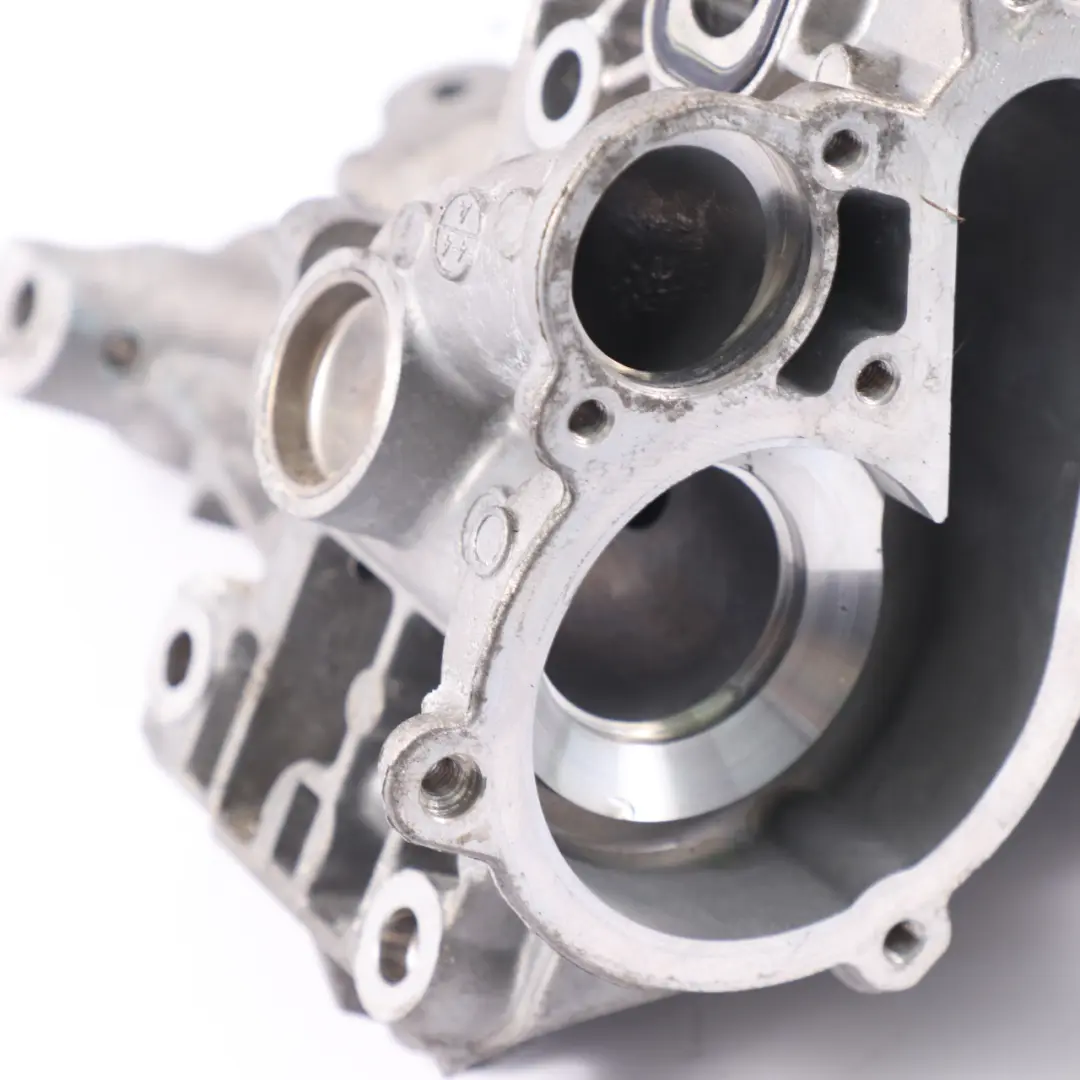 Pompa Acqua Motore Pompa Refrigerante Vettore per BMW G20 con numero di parte 8650987 BMW G20 Pompa Acqua Motore Pompa Refrigerante Vettore - SKU 8650987 - Numero di parte 8650987