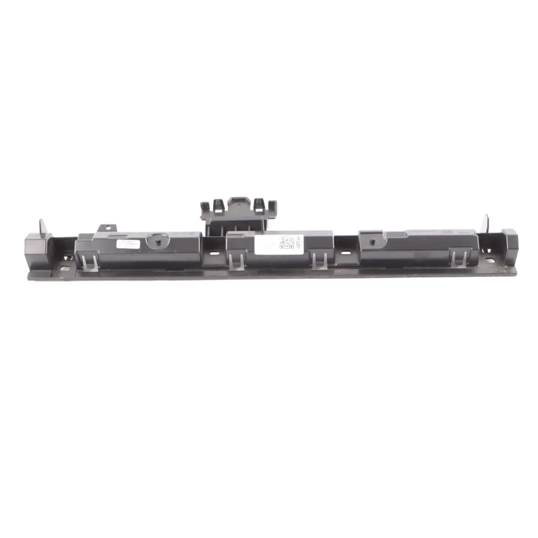 Supporto Montaggio Minigonna Guida Centrale Destra per BMW G26 con numero di parte 8737092 BMW G26 Supporto Montaggio Minigonna Guida Centrale Destra - SKU 8737092 - Numero di parte 8737092