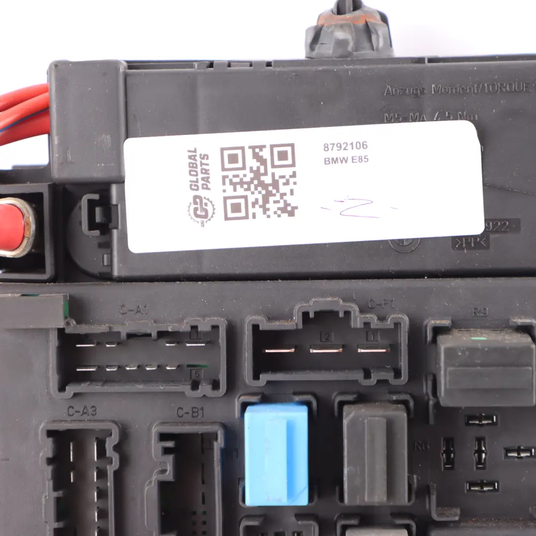 Interior Fusible Caja Distribución 8384629 para BMW Z4 E85 E86 con número de pieza 6911922 BMW Z4 E85 E86 Interior Fusible Caja Distribución 8384629 - SKU 6911922 - Número de pieza 6911922