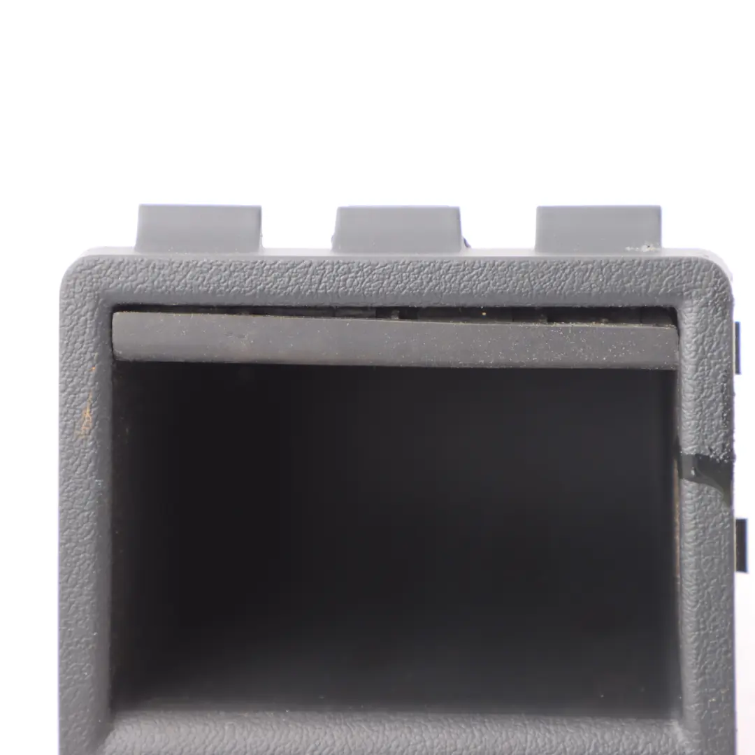 Audi A3 8P Consola central trasera Bandeja compartimento almacenamiento Negro - SKU 8P0863351D - Número de pieza 8P0863351D