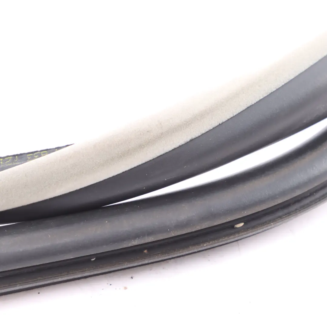 Junta Puerta Trasera Izquierda Derecha Junta Protección Interior para Audi A3 8P con número de pieza 8P4833721A Audi A3 8P Junta Puerta Trasera Izquierda Derecha Junta Protección Interior - SKU 8P4833721A - Número de pieza 8P4833721A