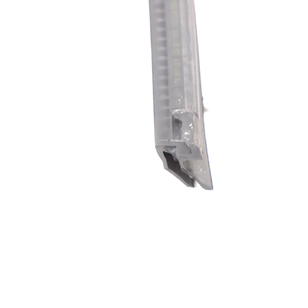 Striscia Apertura Rivestimento Guarnizione Interna Posteriore Destra per Audi A3 8P con numero di parte 8P4837480 Audi A3 8P Striscia Apertura Rivestimento Guarnizione Interna Posteriore Destra - SKU 8P4837480 - Numero di parte 8P4837480