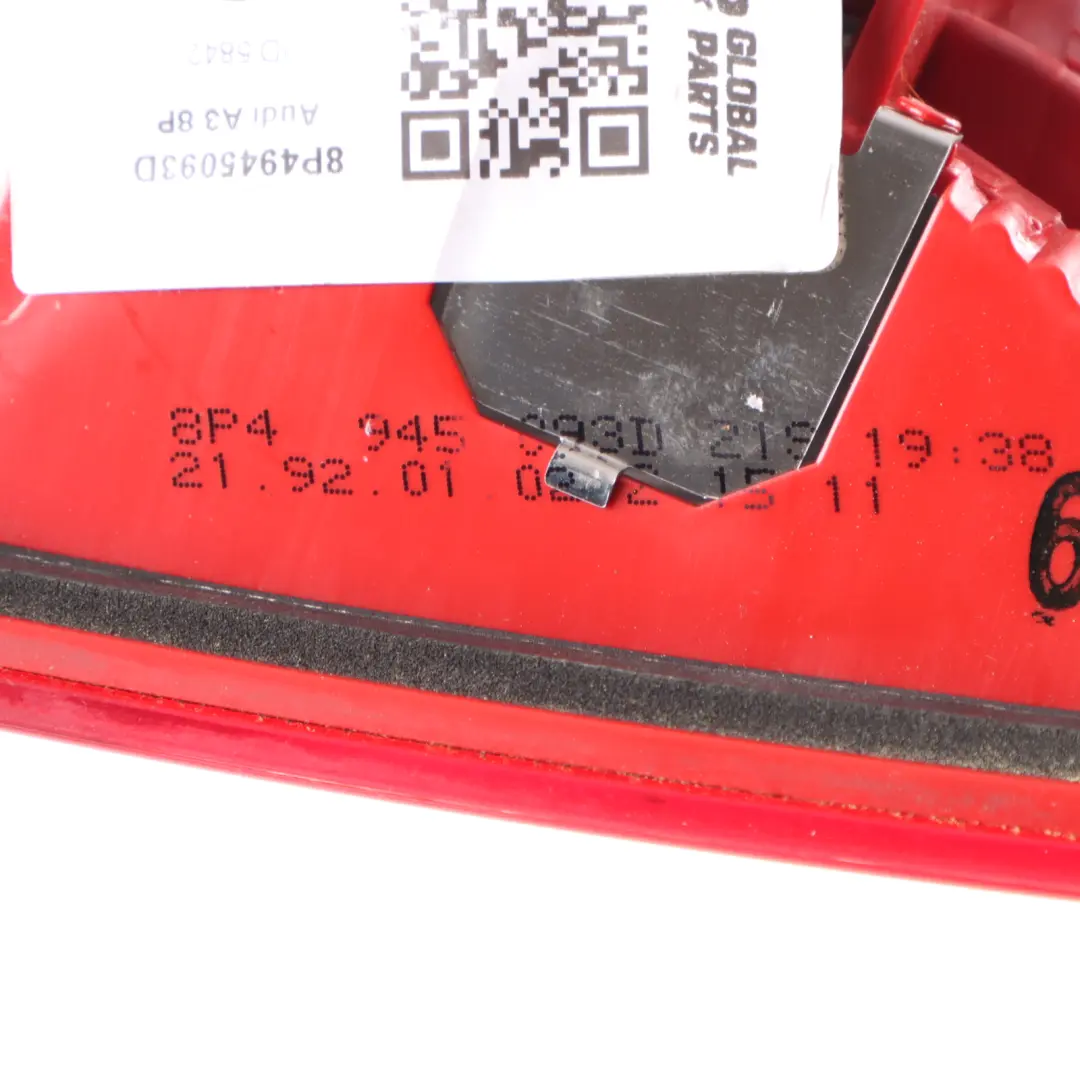 Feu arrière gauche de coffre Couvercle de hayon intérieur pour Audi A3 8P à propos du numéro de pièce 8P4945093D Audi A3 8P Feu arrière gauche de coffre Couvercle de hayon intérieur - SKU 8P4945093D - Numéro de pièce 8P4945093D