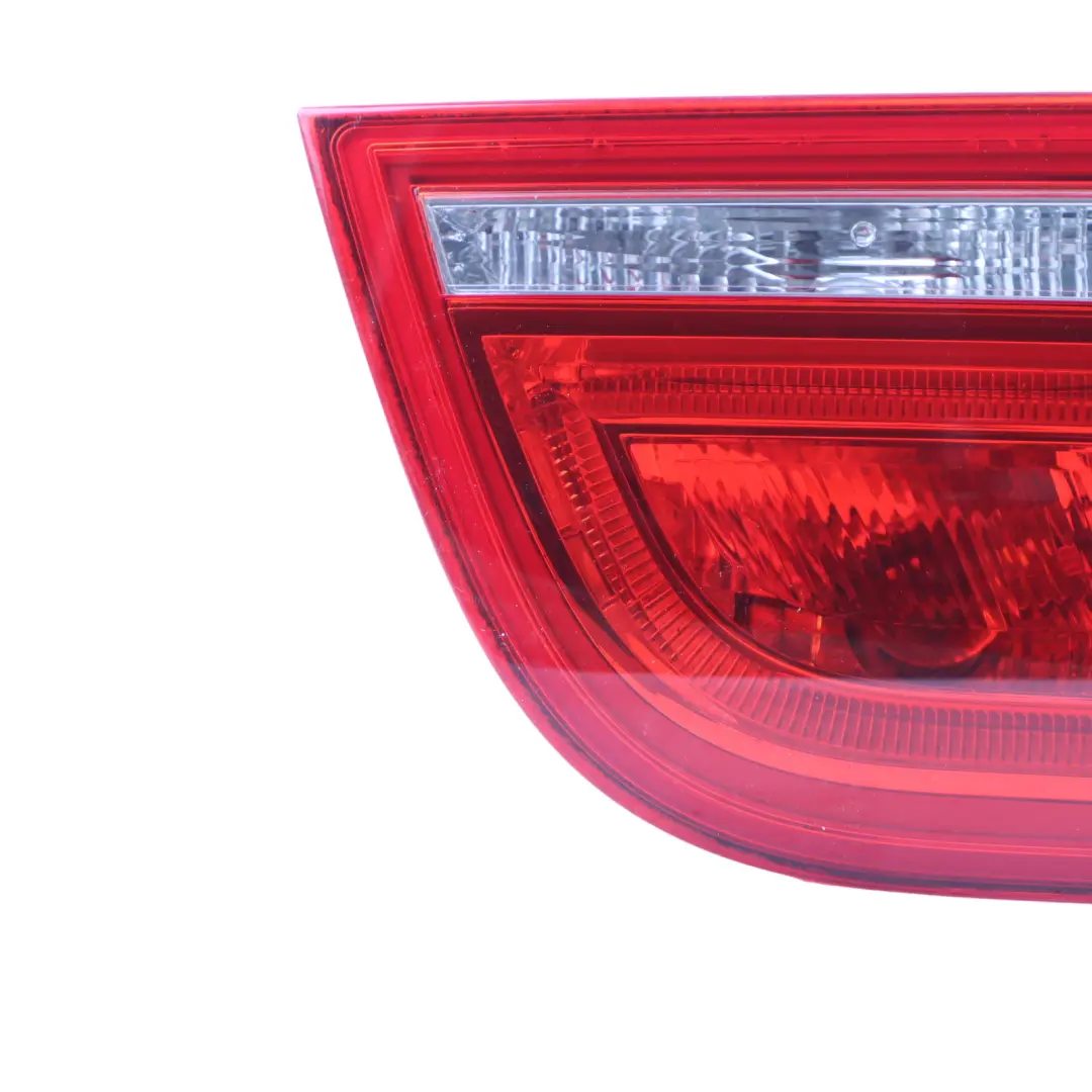 Feu arrière gauche de coffre Couvercle de hayon intérieur pour Audi A3 8P à propos du numéro de pièce 8P4945093D Audi A3 8P Feu arrière gauche de coffre Couvercle de hayon intérieur - SKU 8P4945093D - Numéro de pièce 8P4945093D