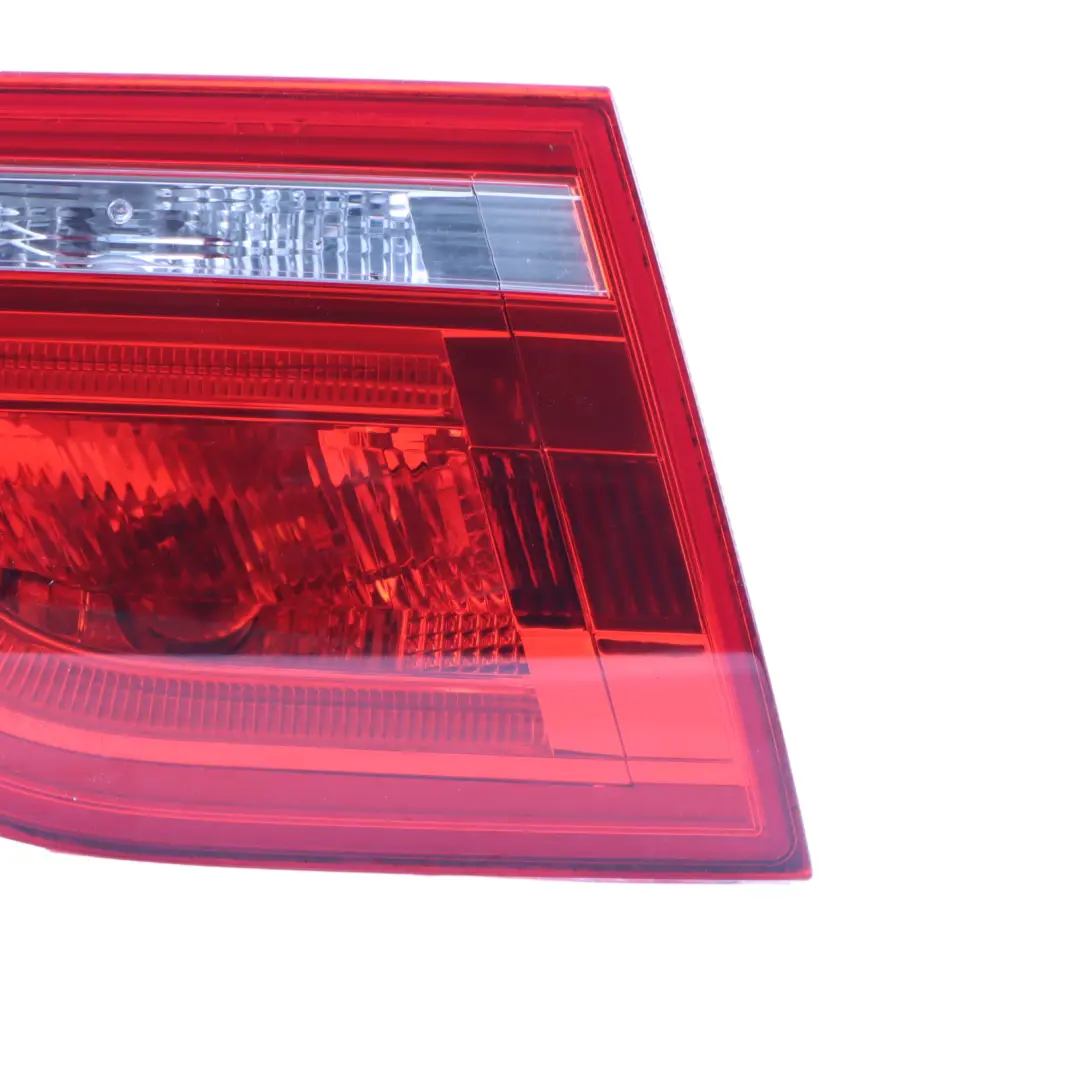 Audi A3 8P Feu arrière gauche de coffre Couvercle de hayon intérieur - SKU 8P4945093D - Numéro de pièce 8P4945093D