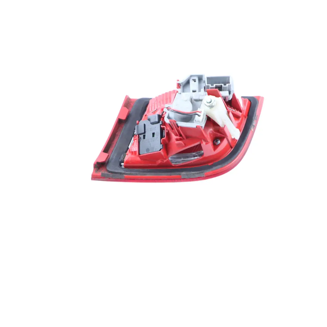 Audi A3 8P posteriore sinistra fanale coperchio portellone interno - SKU 8P4945093D - Numero di parte 8P4945093D