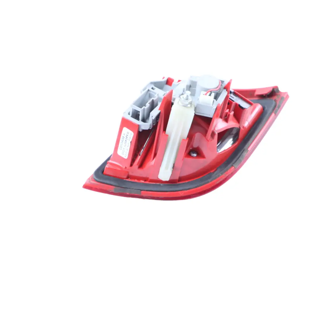 Feu arrière droit Feu de coffre Couvercle hayon intérieur pour Audi A3 8P à propos du numéro de pièce 8P4945094D Audi A3 8P Feu arrière droit Feu de coffre Couvercle hayon intérieur - SKU 8P4945094D - Numéro de pièce 8P4945094D