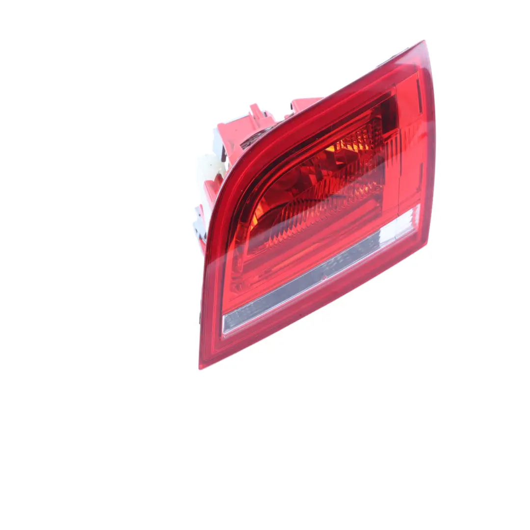 Audi A3 8P Feu arrière droit Feu de coffre Couvercle hayon intérieur - SKU 8P4945094D - Numéro de pièce 8P4945094D