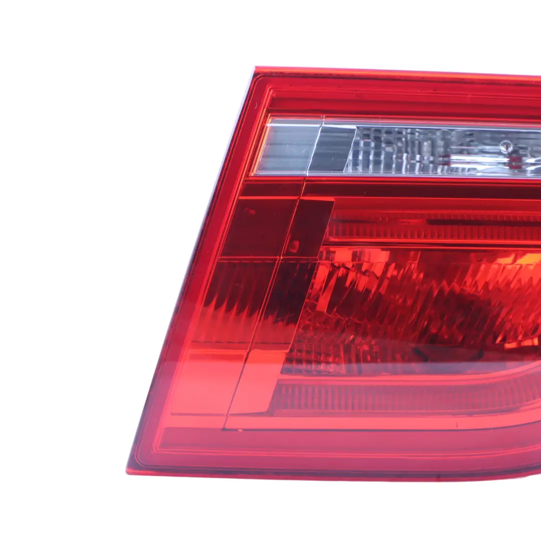 Audi A3 8P Feu arrière droit Feu de coffre Couvercle hayon intérieur - SKU 8P4945094D - Numéro de pièce 8P4945094D