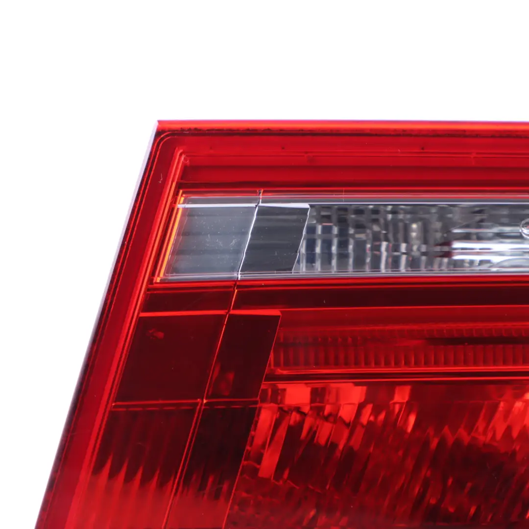 Audi A3 8P Feu arrière droit Feu de coffre Couvercle hayon intérieur - SKU 8P4945094D - Numéro de pièce 8P4945094D