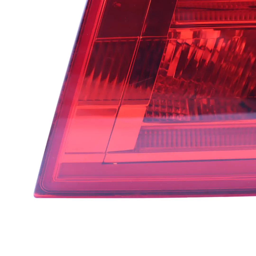 Audi A3 8P Feu arrière droit Feu de coffre Couvercle hayon intérieur - SKU 8P4945094D - Numéro de pièce 8P4945094D