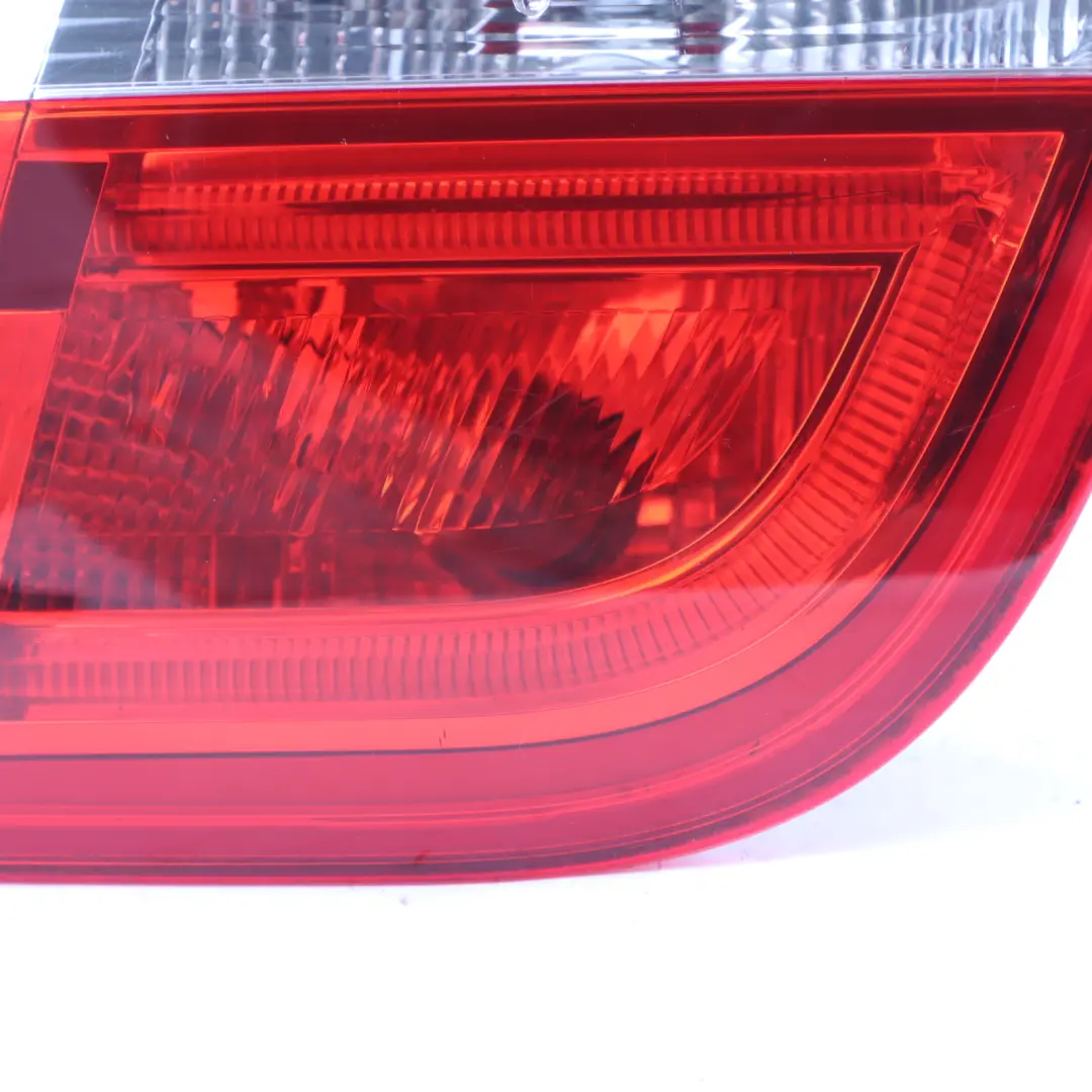 Audi A3 8P Feu arrière droit Feu de coffre Couvercle hayon intérieur - SKU 8P4945094D - Numéro de pièce 8P4945094D