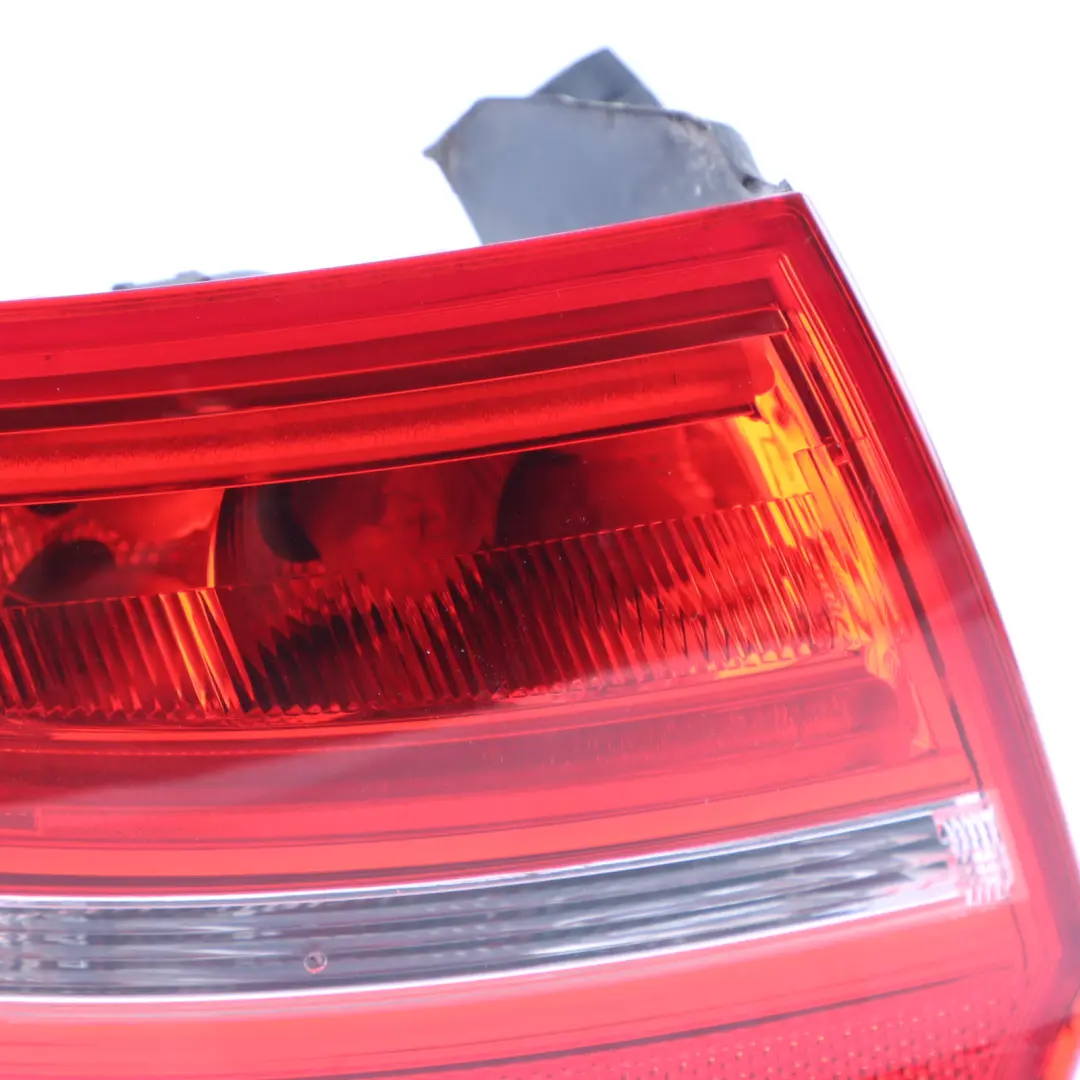 Audi A3 8P Hinten Links Rücklicht Kofferraumdeckel Heck Klappe Außen - SKU 8P4945095E - Teilenummer 8P4945095E