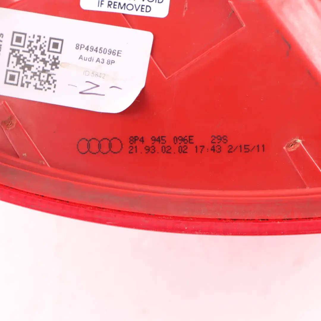 Audi A3 8P Feu arrière droit coffre Couvercle hayon extérieur - SKU 8P4945096E - Numéro de pièce 8P4945096E