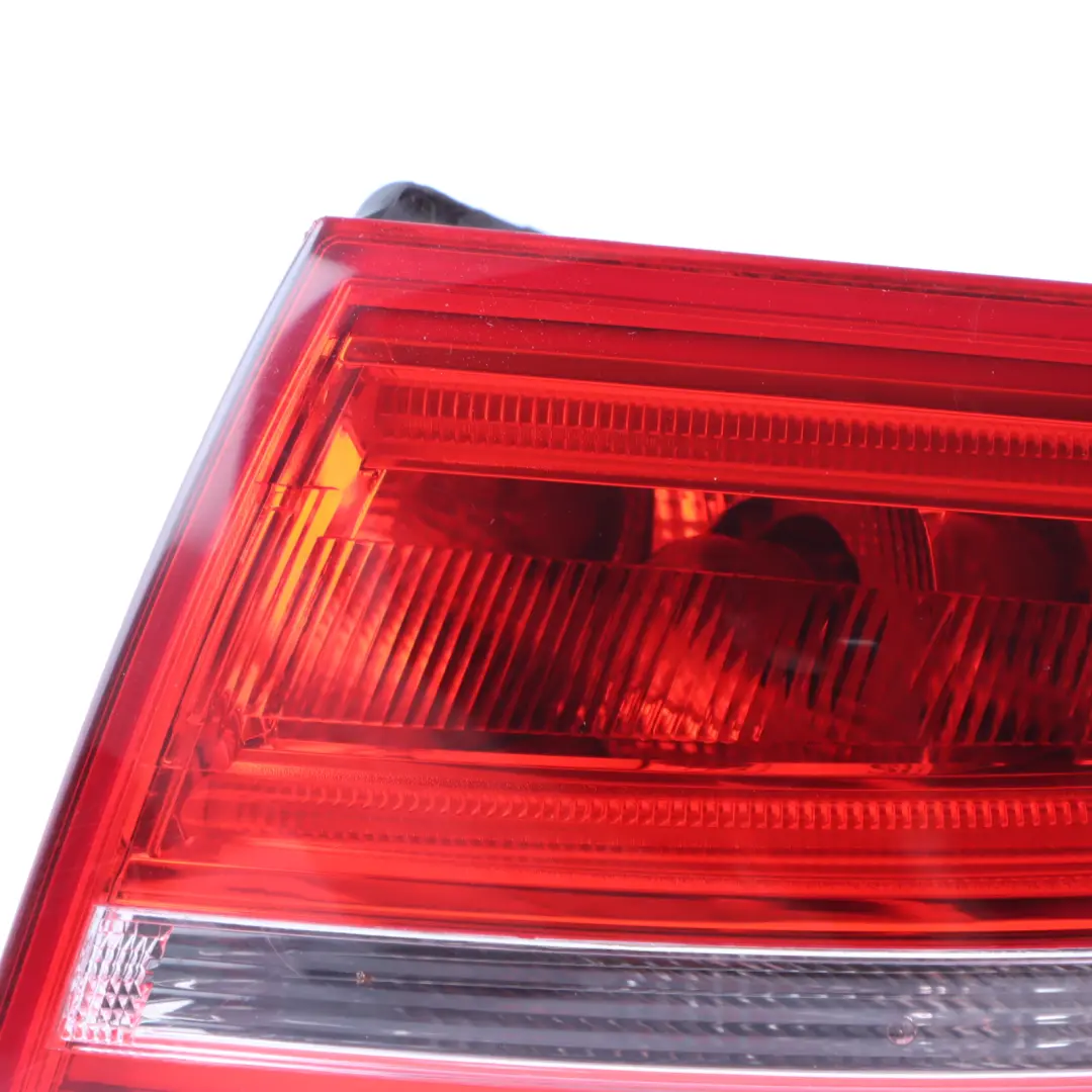 Feu arrière droit coffre Couvercle hayon extérieur pour Audi A3 8P à propos du numéro de pièce 8P4945096E Audi A3 8P Feu arrière droit coffre Couvercle hayon extérieur - SKU 8P4945096E - Numéro de pièce 8P4945096E