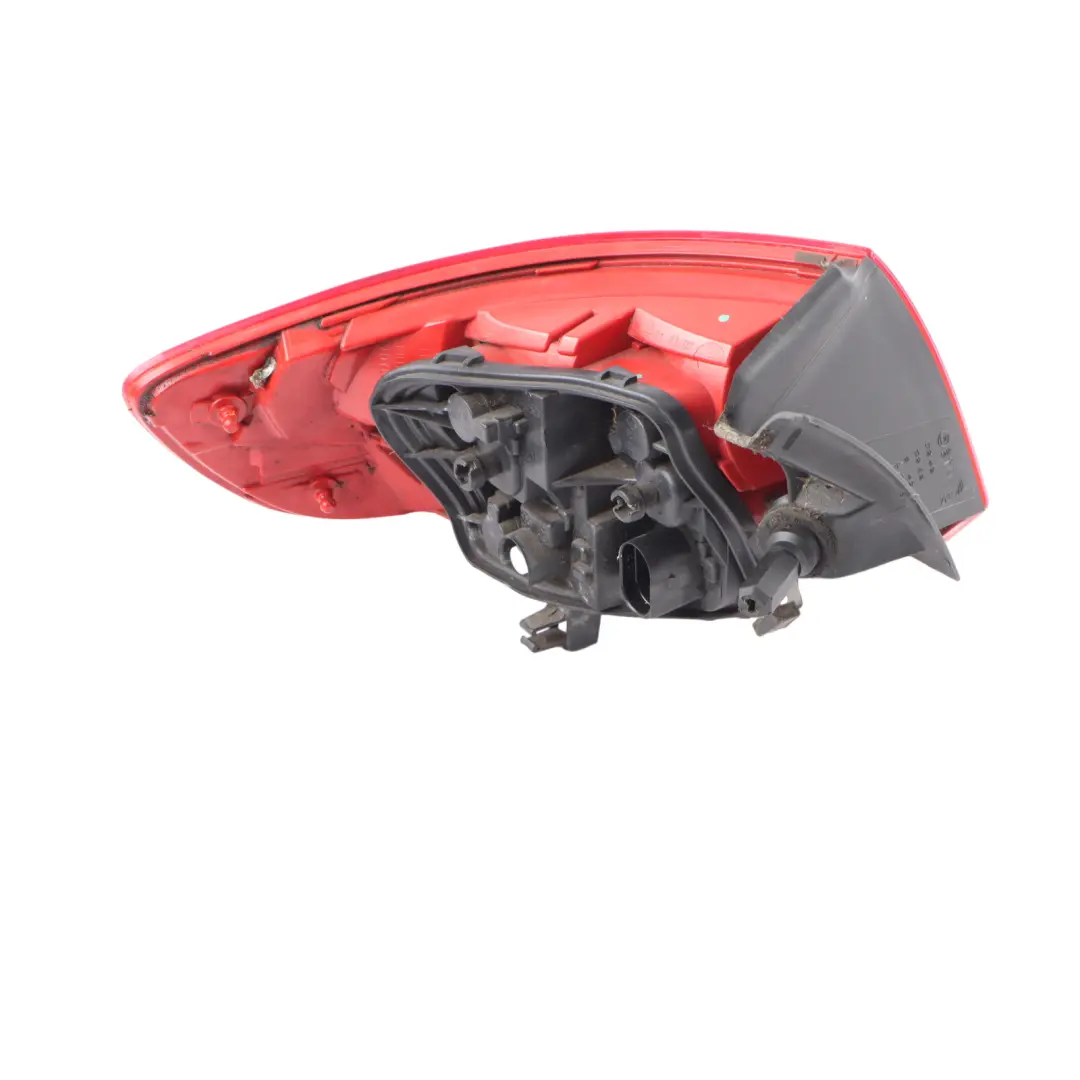 Audi A3 8P Feu arrière droit coffre Couvercle hayon extérieur - SKU 8P4945096E - Numéro de pièce 8P4945096E