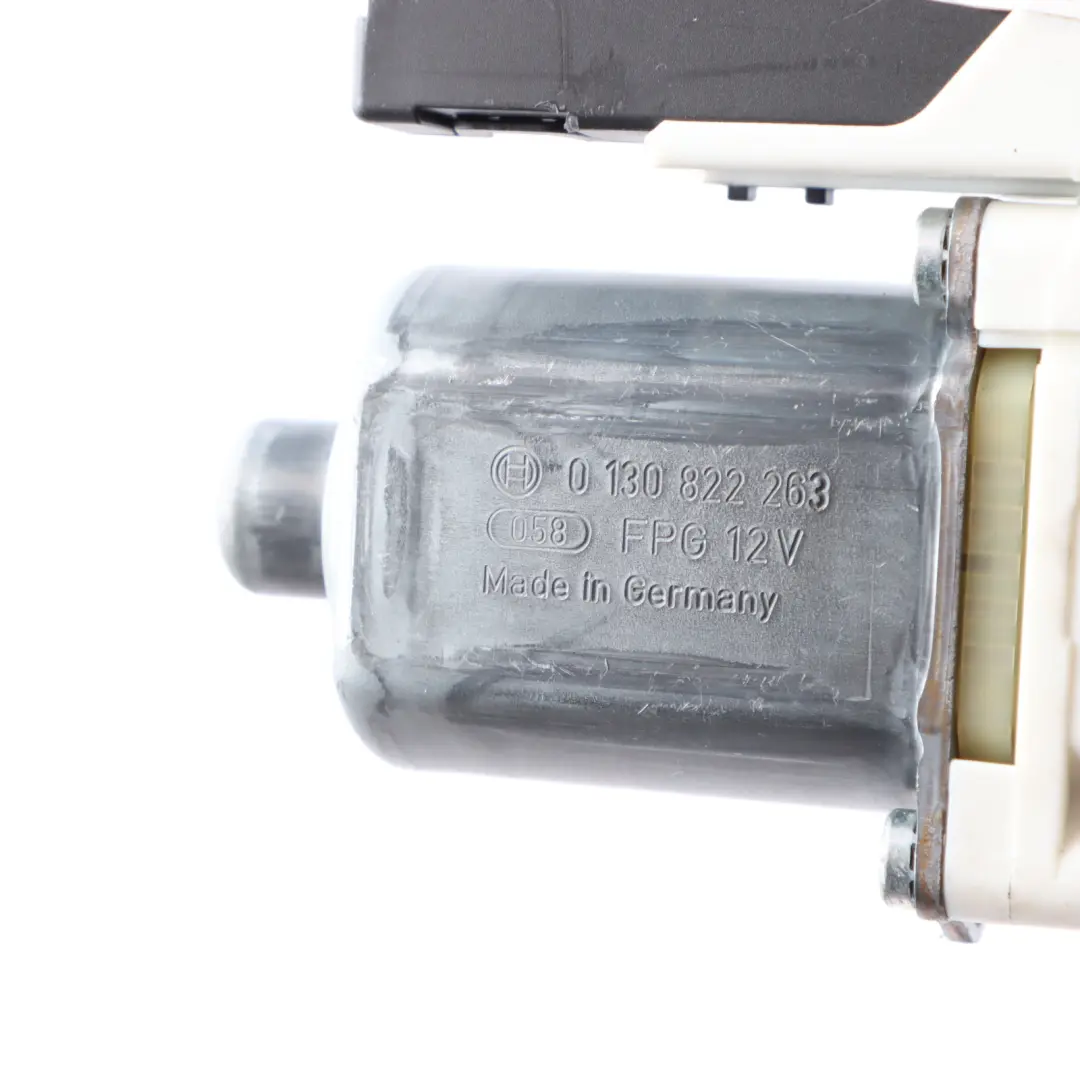  Motor regulador de ventana trasera derecha la puerta del Audi A3 8P - SKU 8P4959802F - Número de pieza 8P4959802F