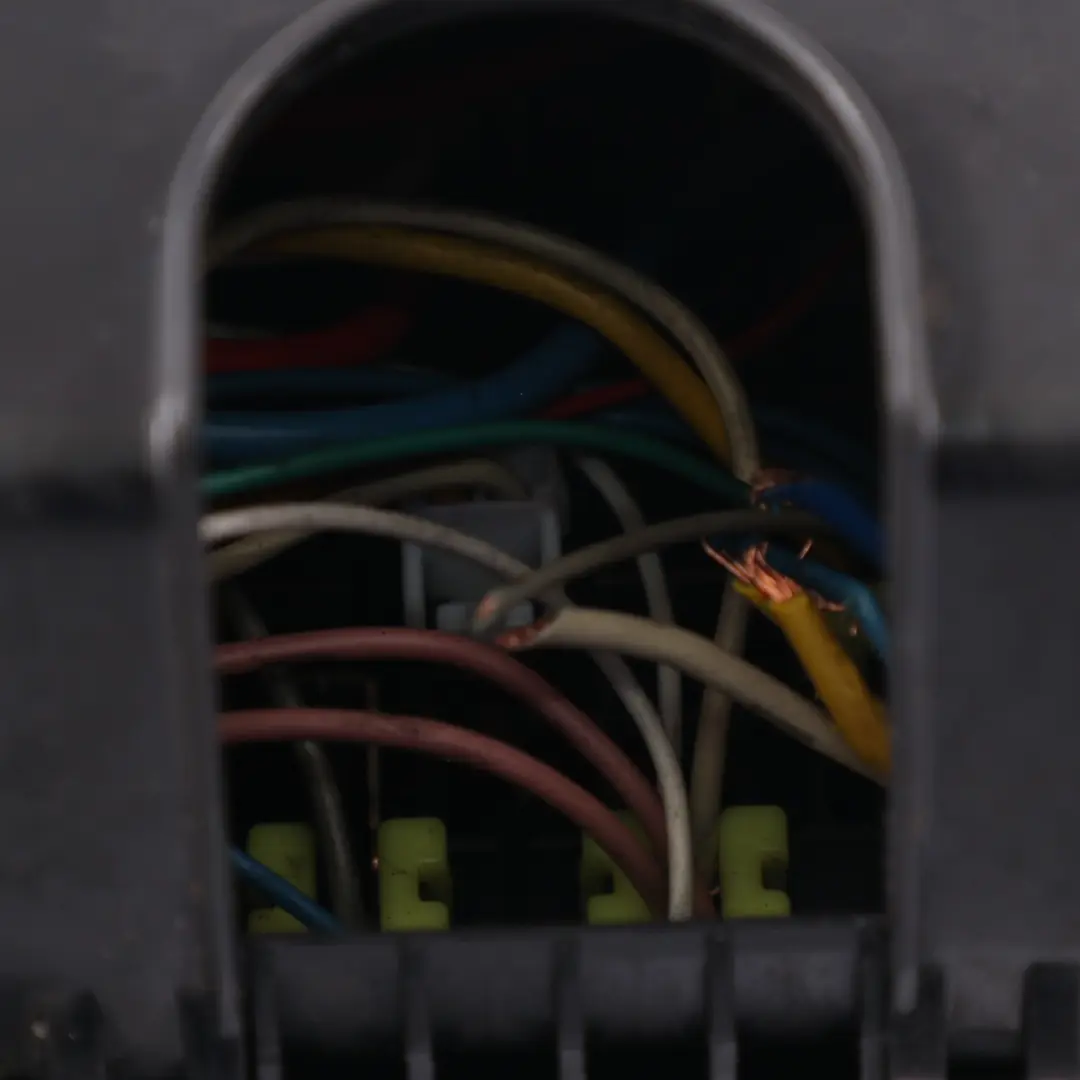 Skrzynka Bezpieczników Moduł Przekaźników ECU 91203-4H670 do Hyundai H-1 o numerze 912034H670 Hyundai H-1 Skrzynka Bezpieczników Moduł Przekaźników ECU 91203-4H670 - SKU 912034H670 - Numer Części 912034H670