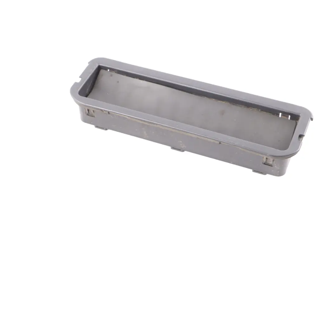 Kratka Wentylacyjna Zderzaka Tył Prawa Lewa do Mini Cooper Cabrio R52 o numerze 9171481 Mini Cooper Cabrio R52 Kratka Wentylacyjna Zderzaka Tył Prawa Lewa - SKU 9171481 - Numer Części 9171481