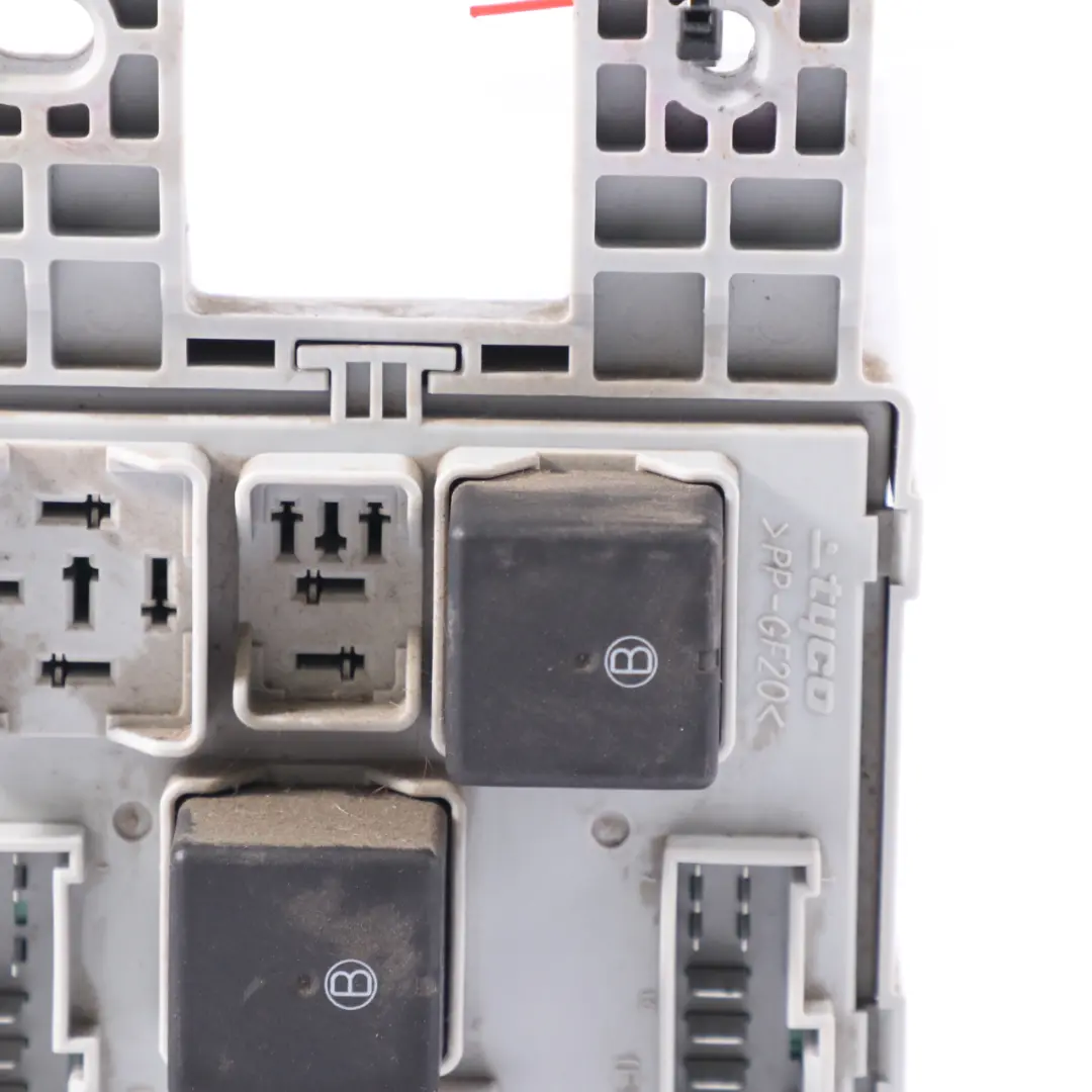 Sicherungskasten Modul Steuergerät ECU für Hyundai H-1 mit Teilenummer 919504H071 Hyundai H-1 Sicherungskasten Modul Steuergerät ECU - SKU 919504H071 - Teilenummer 919504H071