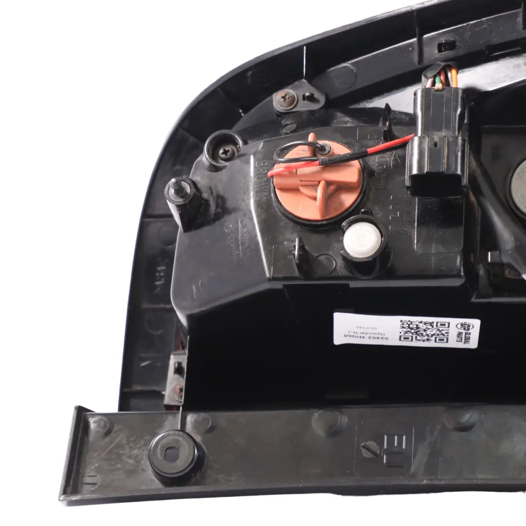 Trunk Boot Tailgate Lamp Light Rear Right O/S to Hyundai H-1 with Part number 92402 4H060 Hyundai H-1 Trunk Boot Tailgate Lamp Light Rear Right O/S - SKU 92402 4H060 - Part number 92402 4H060