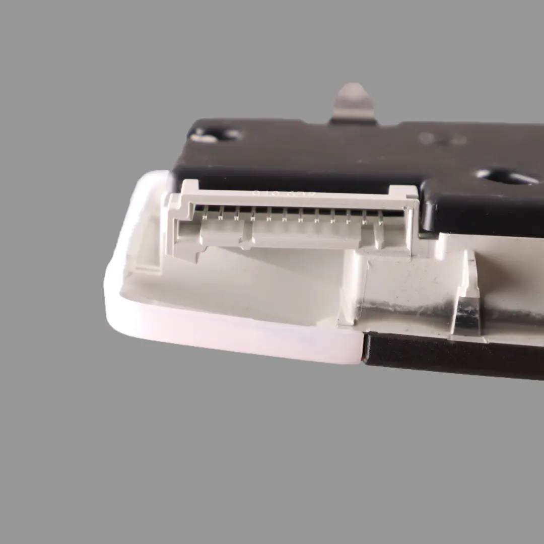 Lampe intérieure LED arrière pour BMW F46 à propos du numéro de pièce 9355405 BMW F46 Lampe intérieure LED arrière - SKU 9355405 - Numéro de pièce 9355405