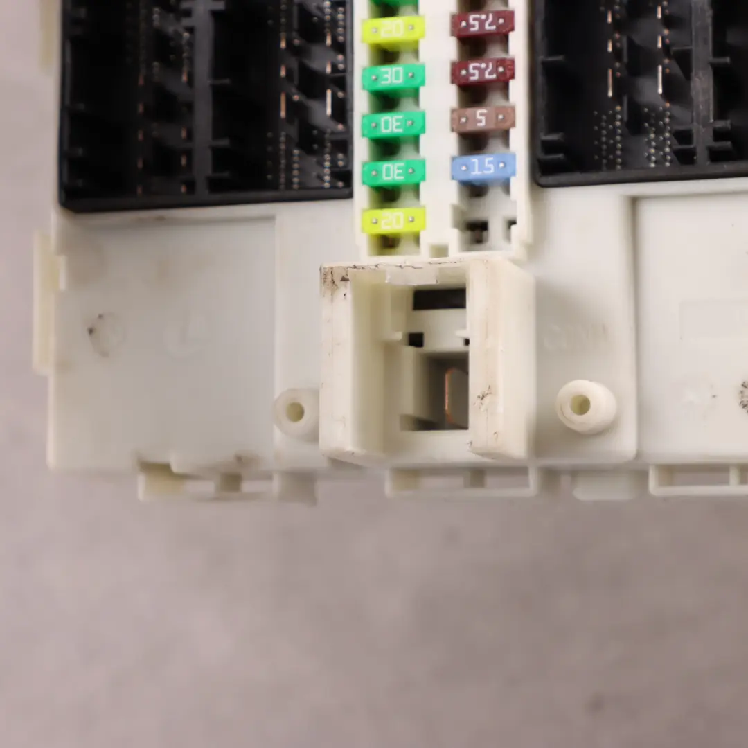 Scatola dei fusibili Modulo di controllo del corpo anteriore ECU BCM per Mini F55 con numero di parte 9383681 Mini F55 Scatola dei fusibili Modulo di controllo del corpo anteriore ECU BCM - SKU 9383681 - Numero di parte 9383681