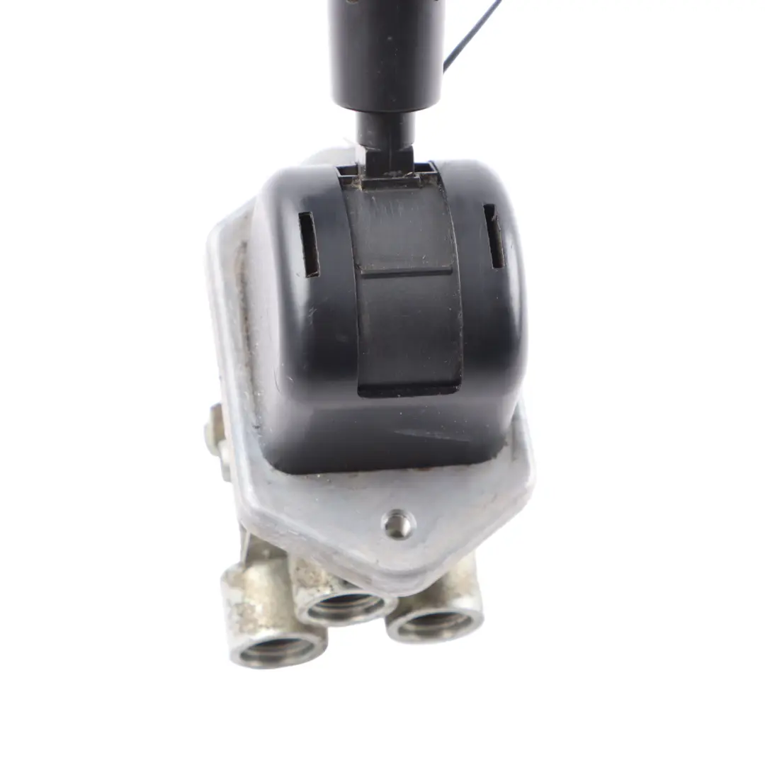 85CF Parking Brake Valve Parking Brake Shifter Selector Knob to DAF with Part number 9617231270 DAF 85CF Parking Brake Valve Parking Brake Shifter Selector Knob - SKU 9617231270 - Part number 9617231270