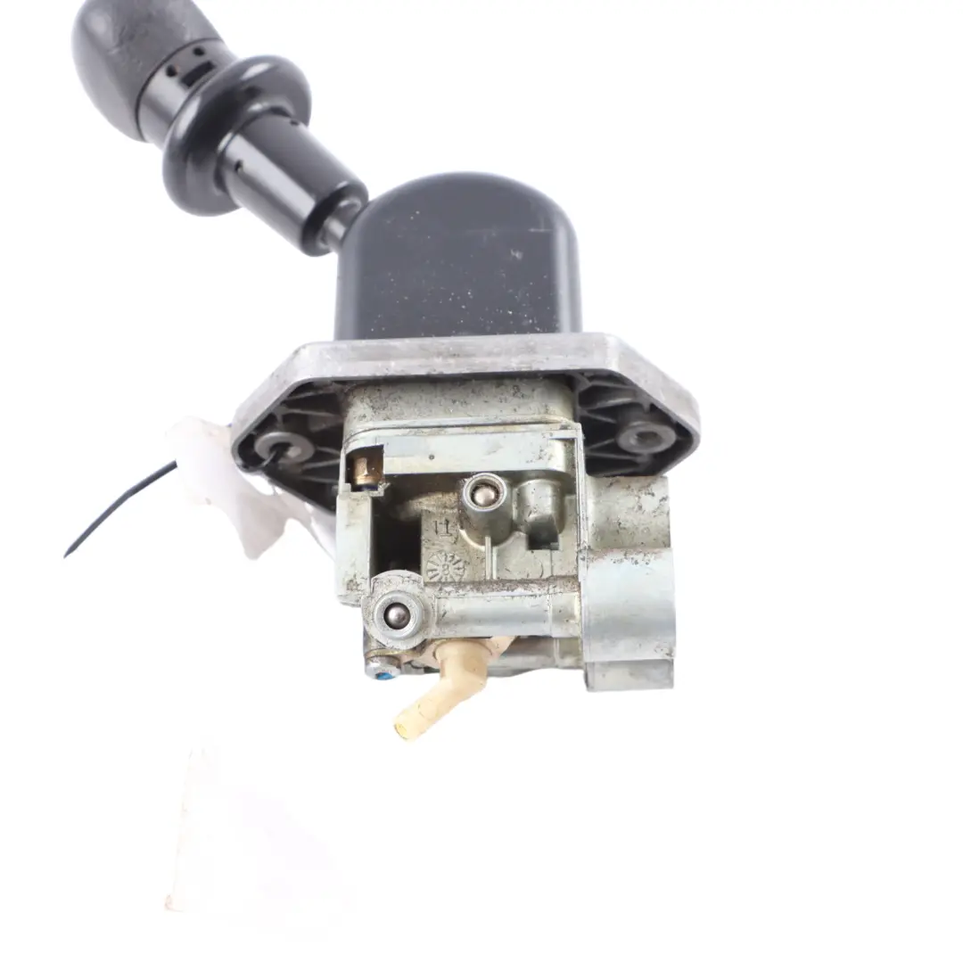 85CF Parking Brake Valve Parking Brake Shifter Selector Knob to DAF with Part number 9617231270 DAF 85CF Parking Brake Valve Parking Brake Shifter Selector Knob - SKU 9617231270 - Part number 9617231270