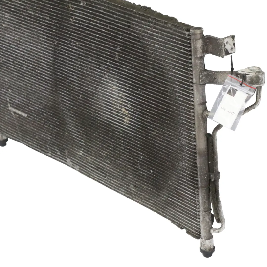 Raffreddatore aria condizionata Radiatore Condensatore per Hyundai H-1 con numero di parte 97606-4H000 Hyundai H-1 Raffreddatore aria condizionata Radiatore Condensatore - SKU 97606-4H000 - Numero di parte 97606-4H000