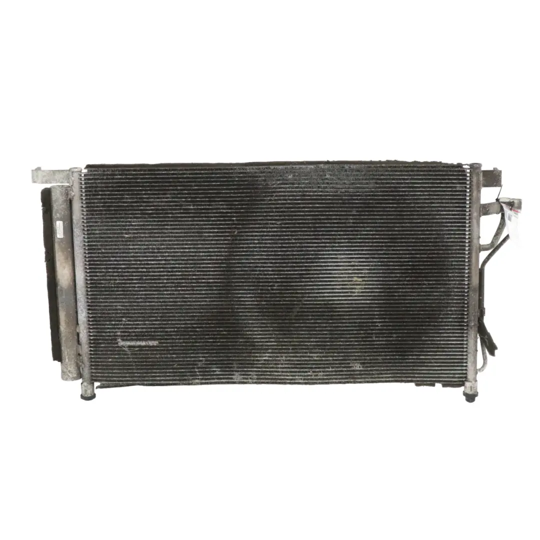 Raffreddatore aria condizionata Radiatore Condensatore per Hyundai H-1 con numero di parte 97606-4H000 Hyundai H-1 Raffreddatore aria condizionata Radiatore Condensatore - SKU 97606-4H000 - Numero di parte 97606-4H000
