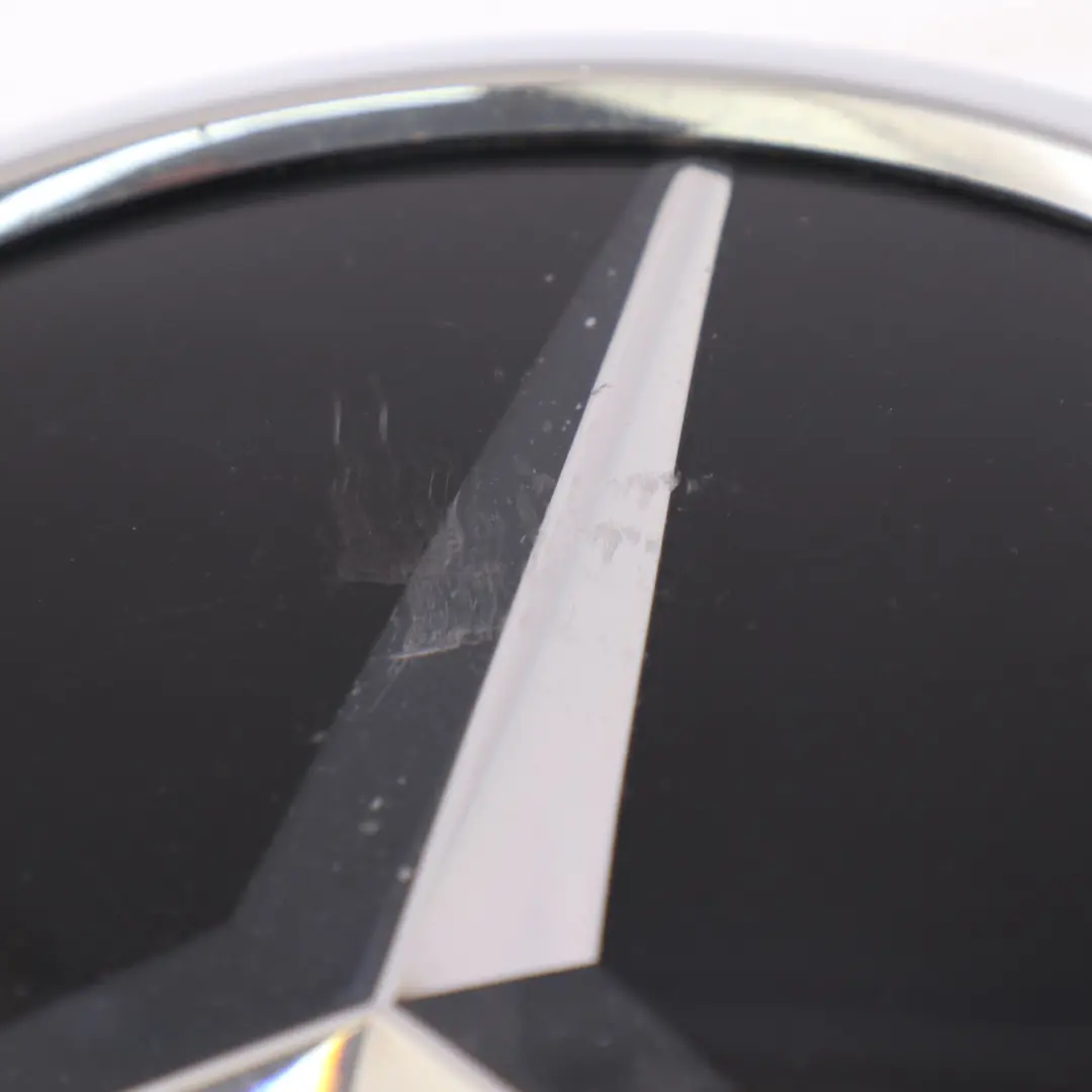 Mercedes W205 Distronic piastra di base griglia anteriore emblema distintivo - SKU A0008880011-1 - Numero di parte A0008880011
