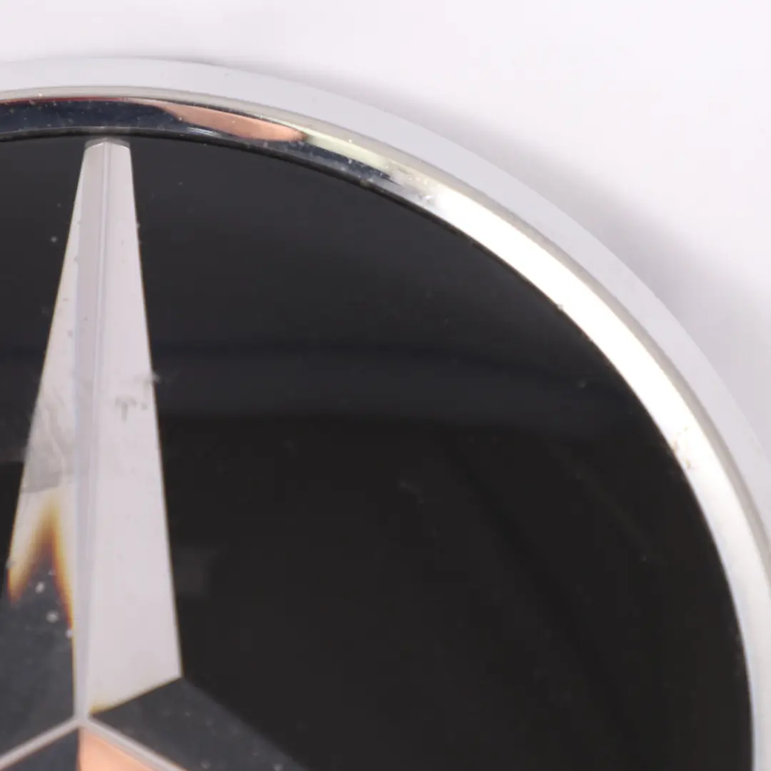 Mercedes W205 Distronic Placa Base Parrilla Delantera Emblema - SKU A0008880011-1 - Número de pieza A0008880011