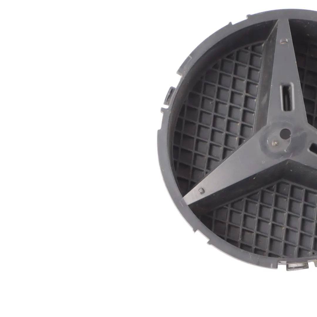 Capó Delantero Emblema Embellecedor Soporte Panel para Mercedes W205 con número de pieza A0008880060 Mercedes W205 Capó Delantero Emblema Embellecedor Soporte Panel - SKU A0008880060 - Número de pieza A0008880060