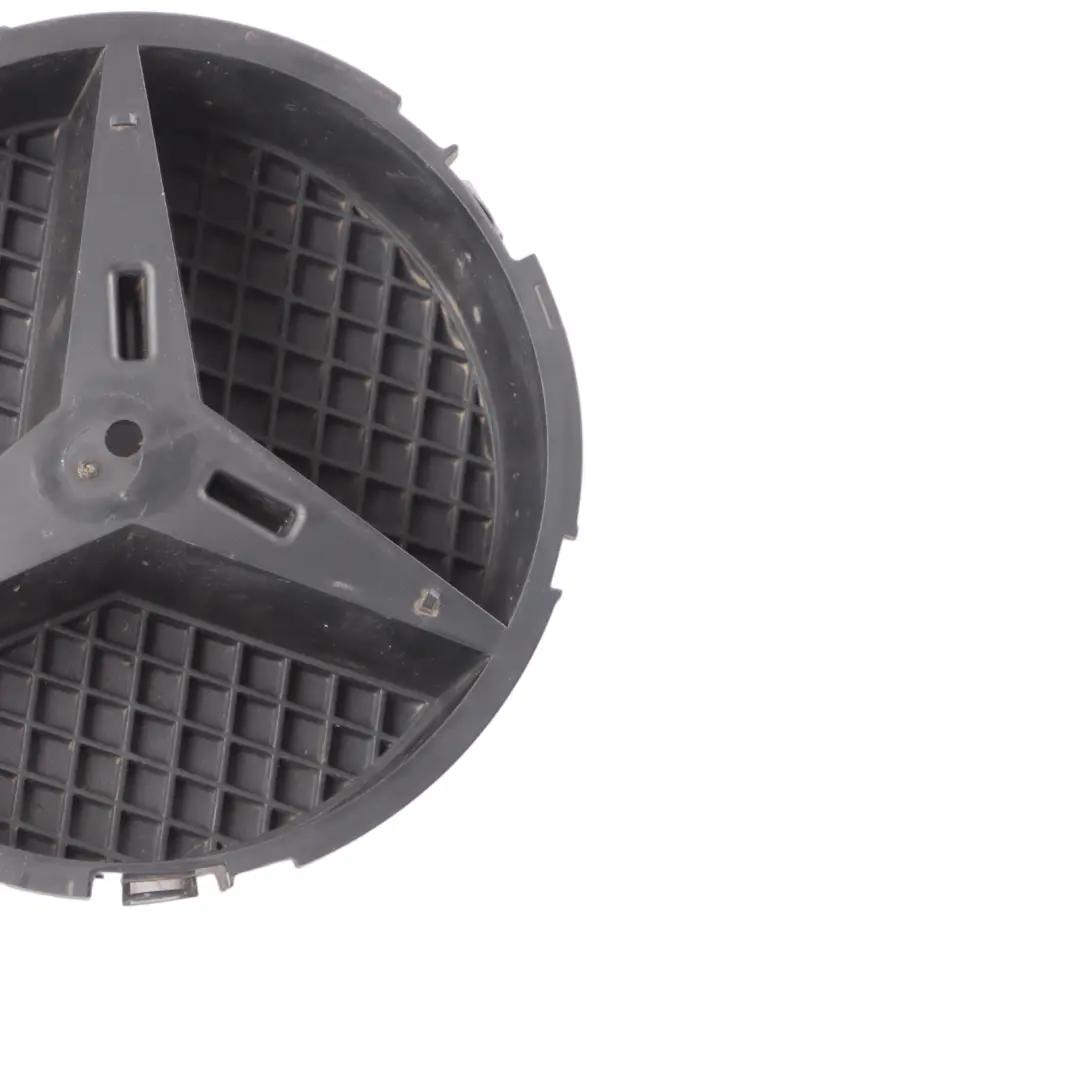 Mercedes W205 Capó Delantero Emblema Embellecedor Soporte Panel - SKU A0008880060 - Número de pieza A0008880060