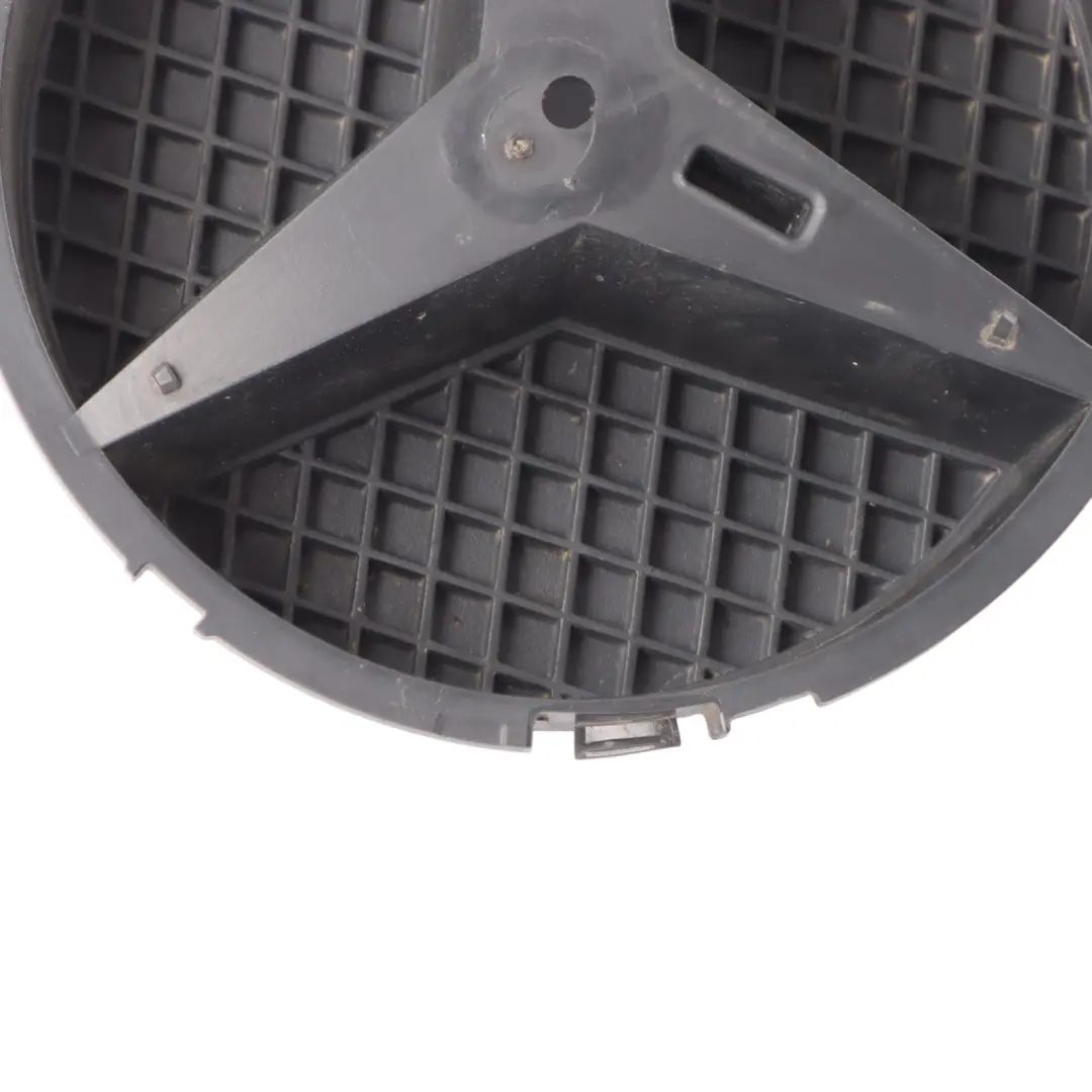 Fronthaube Logo Emblem Halterung Trim Panel für Mercedes W205 mit Teilenummer A0008880060 Mercedes W205 Fronthaube Logo Emblem Halterung Trim Panel - SKU A0008880060 - Teilenummer A0008880060