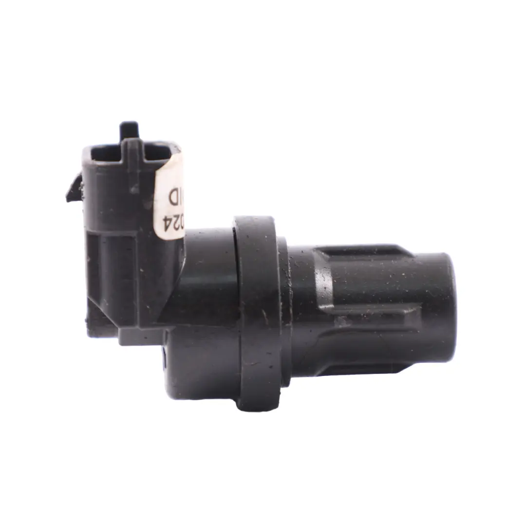 OM156 OM159 Camshaft position Sensor Inlet Left to Mercedes W204 Petrol with Part number A0009050243 Mercedes W204 Petrol OM156 OM159 Camshaft position Sensor Inlet Left - SKU A0009050243 - Part number A0009050243