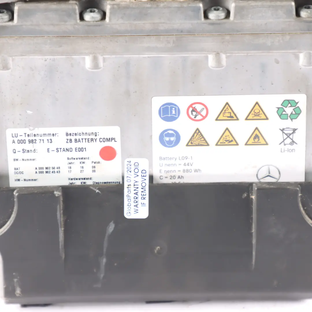 Starter Battery ACCUMOTIVE Control Unit Module A0009827113 to Mercedes W205 with Part number A0009826814 Mercedes W205 Starter Battery ACCUMOTIVE Control Unit Module A0009827113 - SKU A0009826814 - Part number A0009826814