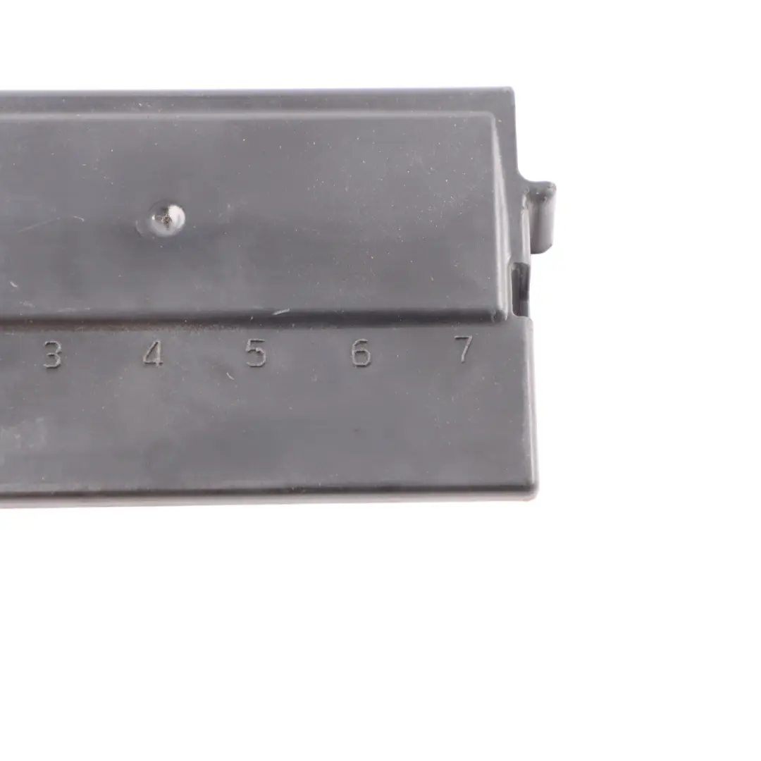 Pokrywa Skrzynki Bezpieczników do Mercedes Sprinter W906 o numerze A0015456403 Mercedes Sprinter W906 Pokrywa Skrzynki Bezpieczników - SKU A0015456403 - Numer Części A0015456403