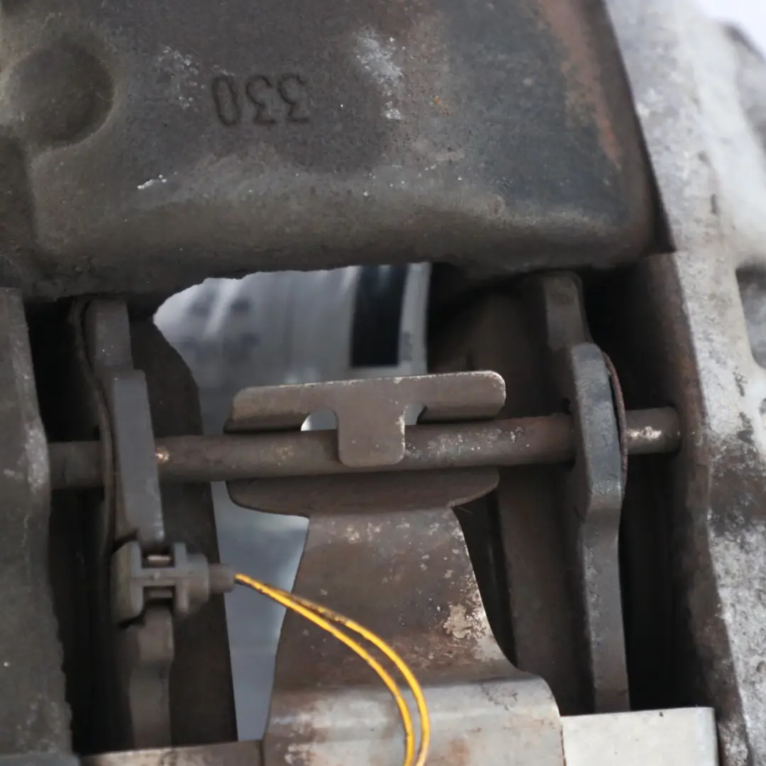 Bremssattel vorne rechts Sport Radbremse für Mercedes W211 mit Teilenummer A0044201883 Mercedes W211 Bremssattel vorne rechts Sport Radbremse - SKU A0044201883 - Teilenummer A0044201883