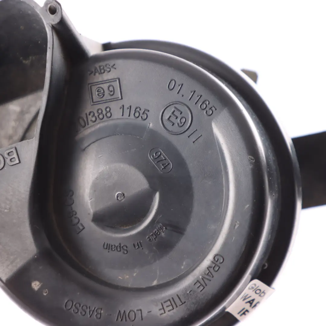 Klaxon Alarme Sirène Tonalité Aigüe Droite pour Mercedes W221 à propos du numéro de pièce A0055422020 Mercedes W221 Klaxon Alarme Sirène Tonalité Aigüe Droite - SKU A0055422020 - Numéro de pièce A0055422020