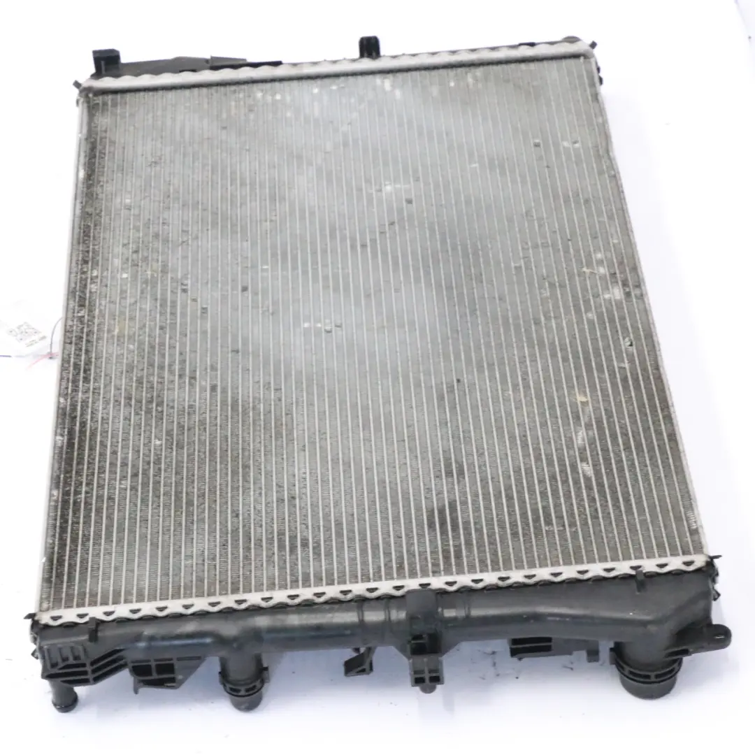 Chłodnica Wody Silnika Radiator do Mercedes W205 W213 C238 o numerze A0995002203 Mercedes W205 W213 C238 Chłodnica Wody Silnika Radiator - SKU A0995002203 - Numer Części A0995002203