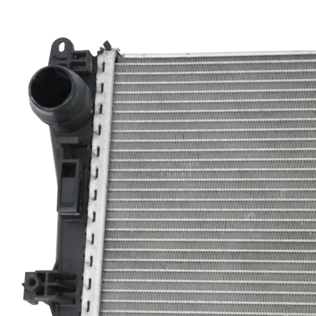 Chłodnica Wody Silnika Radiator do Mercedes W205 W213 C238 o numerze A0995002203 Mercedes W205 W213 C238 Chłodnica Wody Silnika Radiator - SKU A0995002203 - Numer Części A0995002203