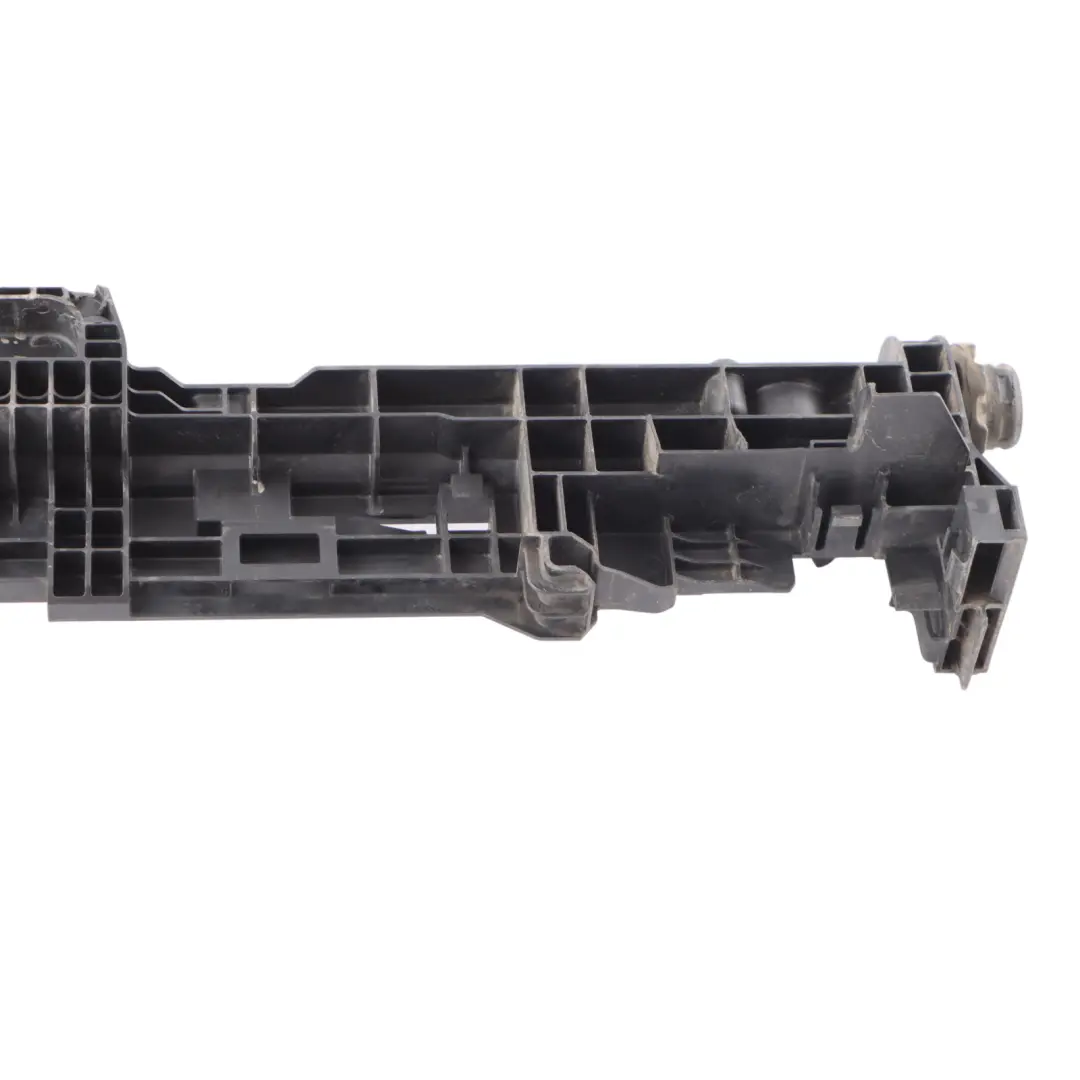 Support de Radiateur Gauche Cooler Mount pour Mercedes W205 à propos du numéro de pièce A0995042318 Mercedes W205 Support de Radiateur Gauche Cooler Mount - SKU A0995042318 - Numéro de pièce A0995042318