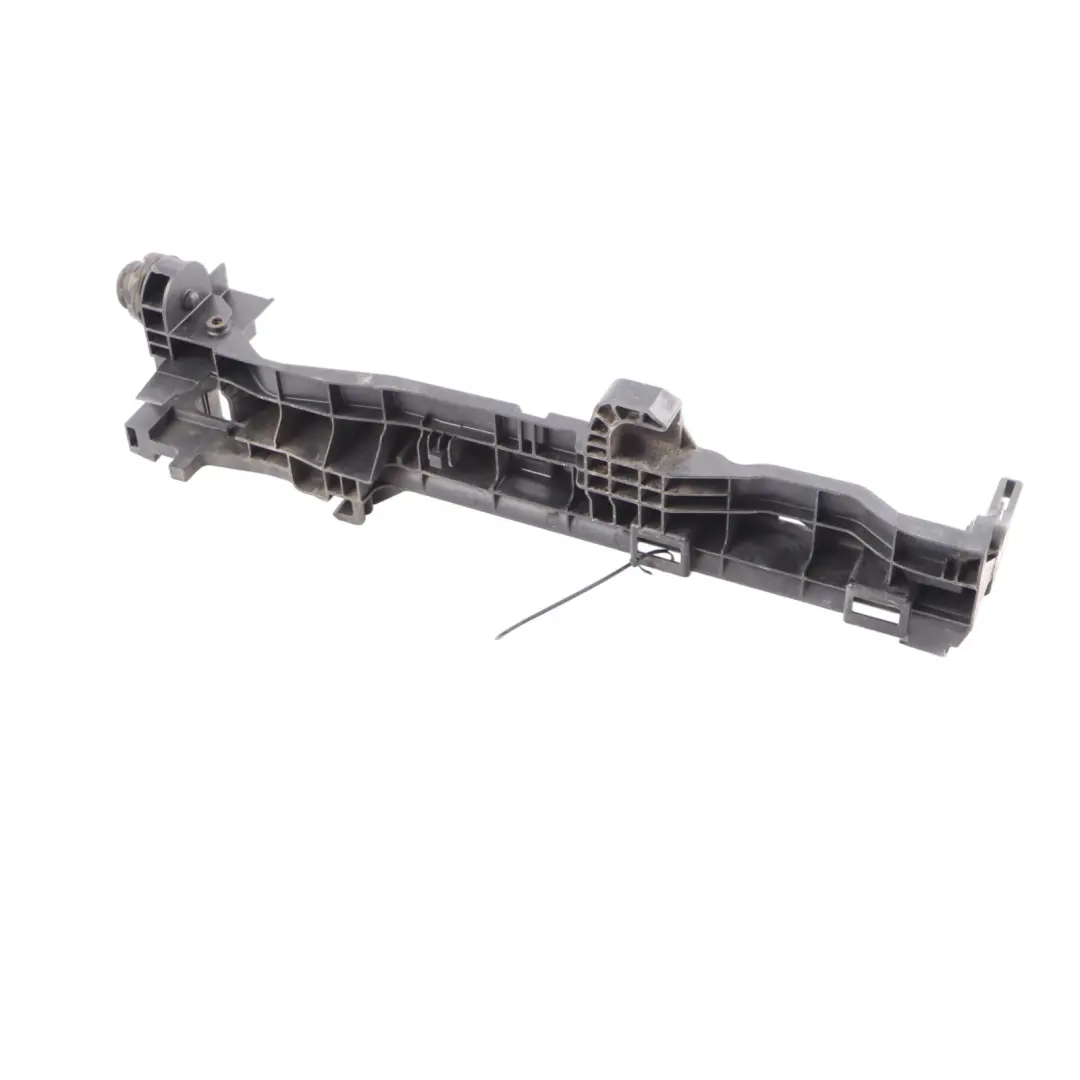 Supporto radiatore staffa destra Cooler Mount per Mercedes W205 con numero di parte A0995042418 Mercedes W205 Supporto radiatore staffa destra Cooler Mount - SKU A0995042418 - Numero di parte A0995042418