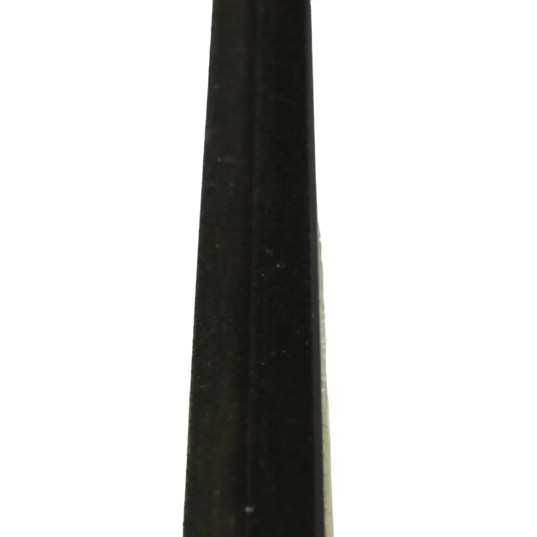 Striscia finestra porta Trim Molding anteriore destro per Mercedes C117 con numero di parte A1177250282 Mercedes C117 Striscia finestra porta Trim Molding anteriore destro - SKU A1177250282 - Numero di parte A1177250282