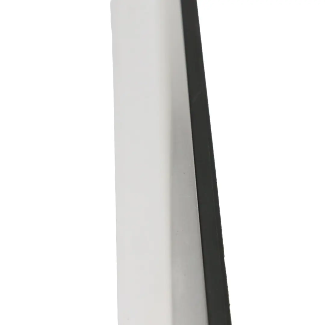 Puerta ventana tira de moldura delantera derecha para Mercedes C117 con número de pieza A1177250282 Mercedes C117 Puerta ventana tira de moldura delantera derecha - SKU A1177250282 - Número de pieza A1177250282