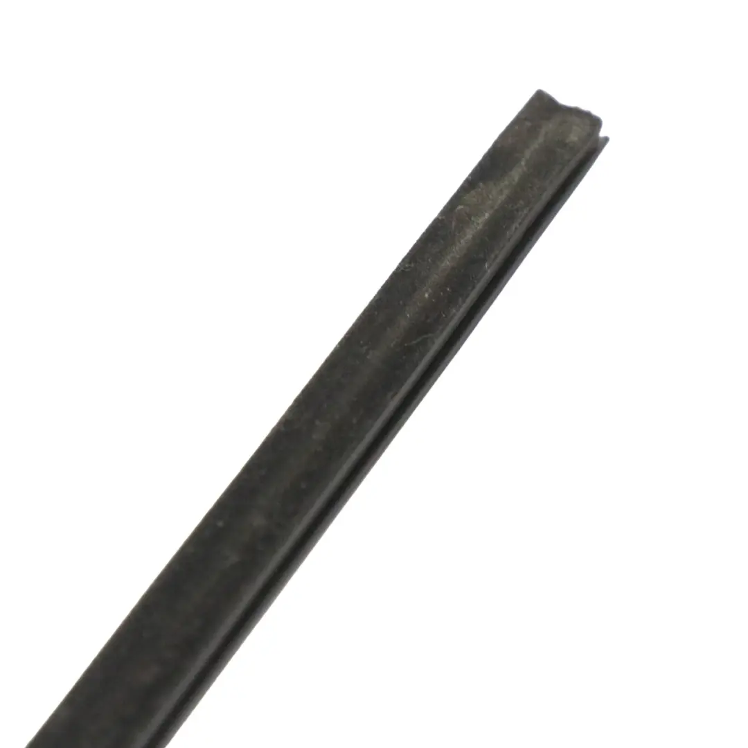 Finestra esterna Barra rivestimento porta posteriore sinistra per Mercedes CLA C117 con numero di parte A1177350382 Mercedes CLA C117 Finestra esterna Barra rivestimento porta posteriore sinistra - SKU A1177350382 - Numero di parte A1177350382