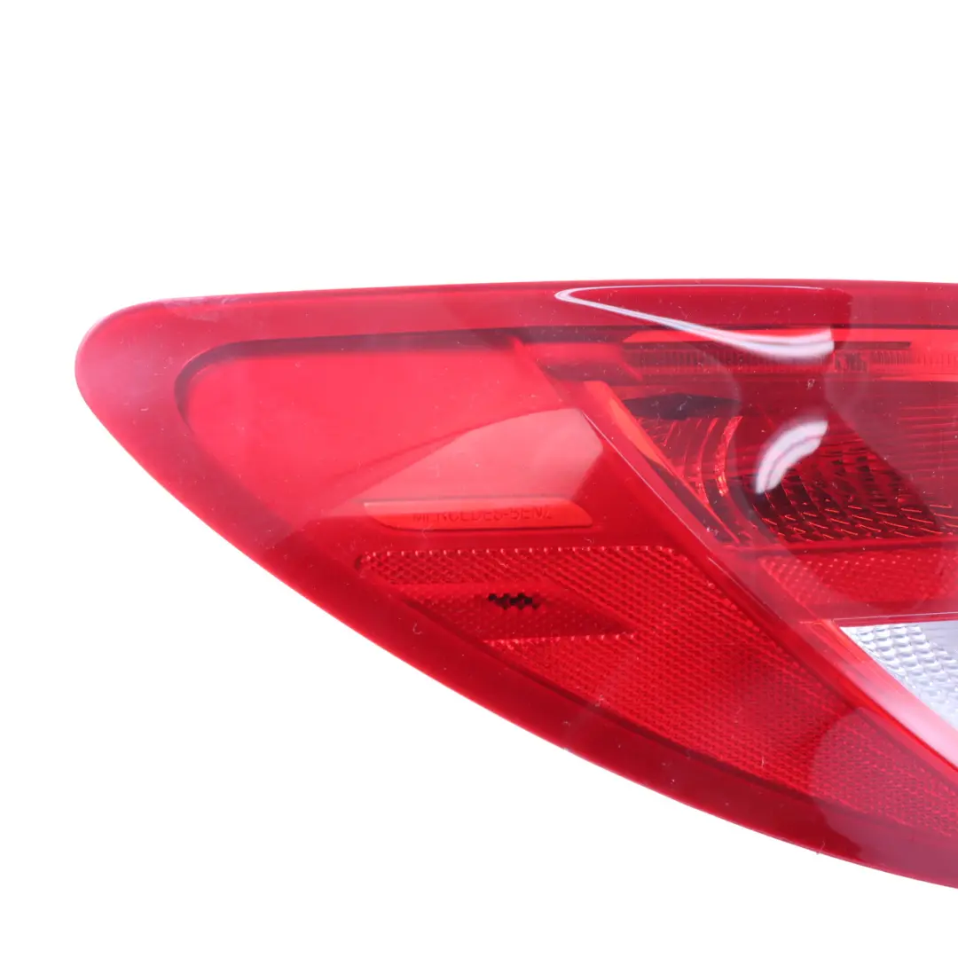 Mercedes CLA C117 Feu arrière gauche Panneau latéral - SKU A1179069700 - Numéro de pièce A1179069700